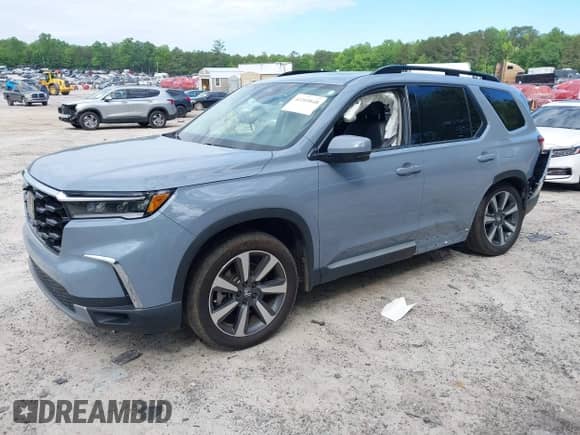 2025 Honda Pilot Touring with VIN 5FNYG2H70SB011614, listed as a IAAI auction lot 42205848 with 37,719 mi miles and . Bid and sale history available at DreamBid. Image 17.