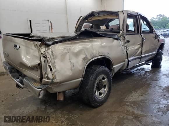 2004 Dodge 2500 SLT with VIN 3D7KU28C04G181311, listed as a Copart auction lot 60379605 with 273,403 mi miles and Non repairable. Bid and sale history available at DreamBid. Image 3.