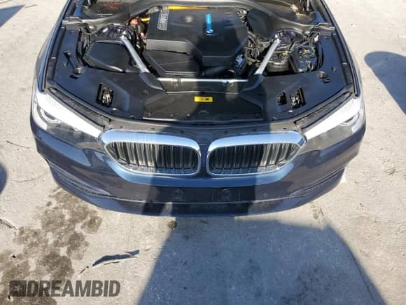 2019 BMW 5 Series 530e xDrive z VIN WBAJB1C51KB376996, wystawiony jako Copart lot #52581175 z przebiegiem 42 369 mil mil oraz Szkoda całkowita • Salvage title. Historia ofert i sprzedaży dostępna na DreamBid. Obrazek 11.