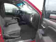 2018 Chevrolet Silverado 2500HD LT z VIN 1GC1KVEG2JF139157, wystawiony jako IAAI lot #42599357 z przebiegiem Nie podano mil oraz . Historia ofert i sprzedaży dostępna na DreamBid. Obrazek 5.