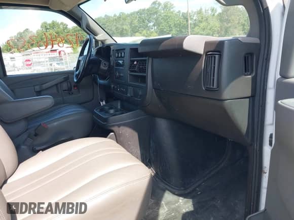 2019 Chevrolet Express Cargo z VIN 1GCWGAFPXK1240332, wystawiony jako IAAI lot #42846352 z przebiegiem 99 506 mil mil oraz . Historia ofert i sprzedaży dostępna na DreamBid. Obrazek 5.