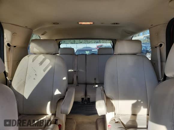 2008 Cadillac Escalade z VIN 1GYEC63828R199622, wystawiony jako Copart lot #82646795 z przebiegiem 198 738 mil mil oraz Czysty tytuł • Clean title. Historia ofert i sprzedaży dostępna na DreamBid. Obrazek 10.