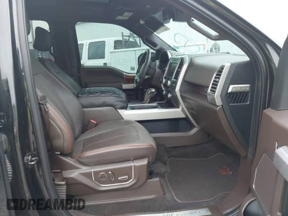 2015 Ford F-150 XLT z VIN 1FTEW1EGXFFB90251, wystawiony jako IAAI lot #42312917 z przebiegiem 136 503 mil mil oraz . Historia ofert i sprzedaży dostępna na DreamBid. Obrazek 5.