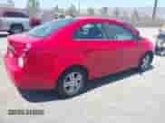 2013 Chevrolet Sonic LT с VIN 1G1JD5SB1D4181220, выставлен на аукционе IAAI как лот 42418324 с пробегом 186 891 миль миль и . История ставок и продаж доступна на DreamBid. Изображение 4.