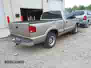 2000 Chevrolet S-10 with VIN 1GCCS1448YK122003, listed as a IAAI auction lot 42059702 with 238,279 mi miles and . Bid and sale history available at DreamBid. Image 4.