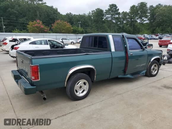 1993 Dodge Dakota z VIN 1B7FL23X3PS153914, wystawiony jako Copart lot #67756425 z przebiegiem 277 083 mil mil oraz Szkoda całkowita • Salvage title. Historia ofert i sprzedaży dostępna na DreamBid. Obrazek 3.