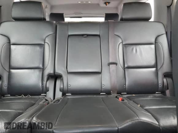 2016 Chevrolet Suburban LT z VIN 1GNSCHKC4GR242566, wystawiony jako Copart lot #70381095 z przebiegiem 116 700 mil mil oraz Szkoda całkowita • Salvage title. Historia ofert i sprzedaży dostępna na DreamBid. Obrazek 10.