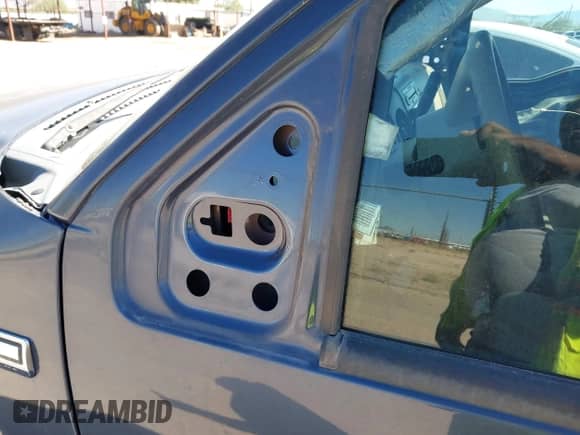 2004 Ford F-150 XLT z VIN 1FTPW12534KC77506, wystawiony jako IAAI lot #43368814 z przebiegiem Nie podano mil oraz . Historia ofert i sprzedaży dostępna na DreamBid. Obrazek 14.