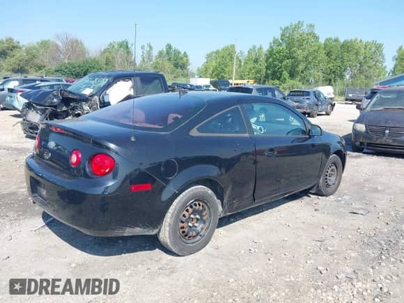 2010 Chevrolet Cobalt LS z VIN 1G1AB1F5XA7128030, wystawiony jako IAAI lot #42955023 z przebiegiem Nie podano mil oraz . Historia ofert i sprzedaży dostępna na DreamBid. Obrazek 4.