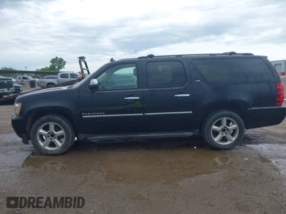 2011 Chevrolet Suburban LTZ с VIN 1GNSCKE02BR370652, выставлен на аукционе IAAI как лот 42473065 с пробегом 250 085 миль миль и . История ставок и продаж доступна на DreamBid. Изображение 14.