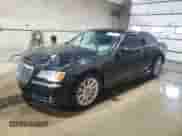 2014 Chrysler 300 z VIN 2C3CCARG7EH179414, wystawiony jako Copart lot #84533035 z przebiegiem 229 070 mil mil oraz Czysty tytuł • Clean title. Historia ofert i sprzedaży dostępna na DreamBid. Obrazek 1.