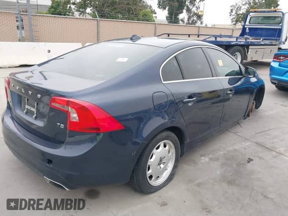 2015 Volvo S60 T5 Drive-E Premier with VIN YV126MFK0F2334740, listed as a IAAI auction lot 41480551 with Not provided miles and . Bid and sale history available at DreamBid. Image 4.