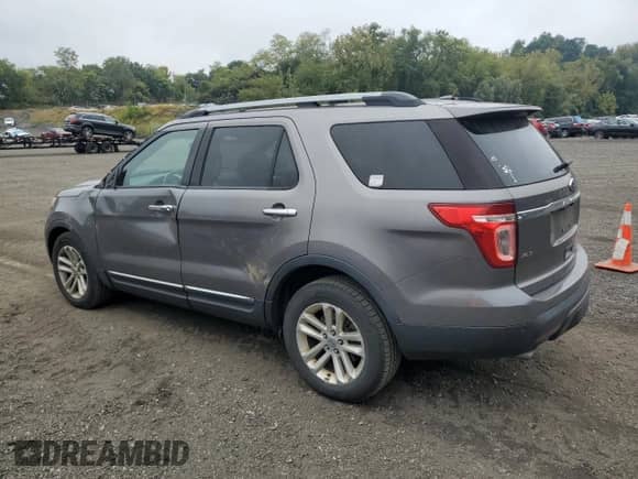 2011 Ford Explorer XLT with VIN 1FMHK8D82BGA74666, listed as a Copart auction lot 82111475 with 176,741 mi miles and Salvage title. Bid and sale history available at DreamBid. Image 2.
