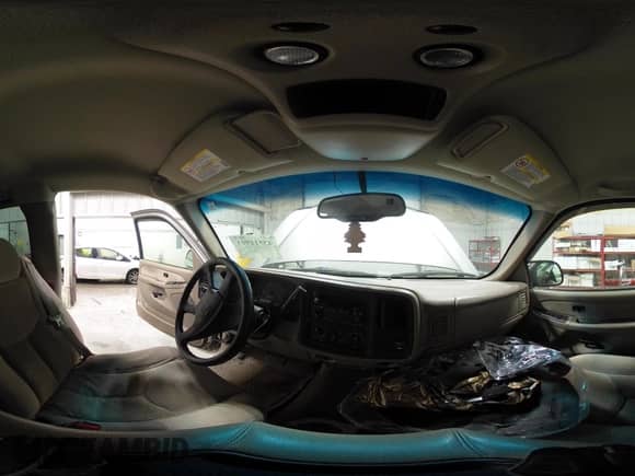 2003 Chevrolet Silverado 2500HD LT z VIN 1GCHK29U73E336640, wystawiony jako IAAI lot #43511993 z przebiegiem 96 231 mil mil oraz . Historia ofert i sprzedaży dostępna na DreamBid. Obrazek 19.