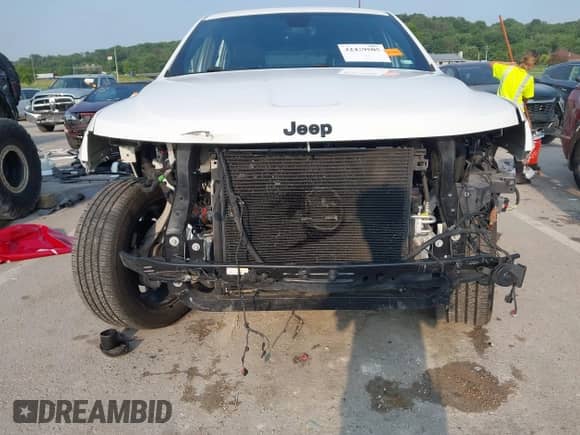 2018 Jeep Grand Cherokee Laredo с VIN 1C4RJFAGXJC121900, выставлен на аукционе IAAI как лот 42429505 с пробегом 72 351 миль миль и . История ставок и продаж доступна на DreamBid. Изображение 6.