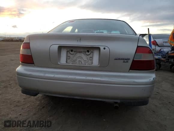 1995 Honda Accord LX z VIN 1HGCD5638SA151859, wystawiony jako Copart lot #85007704 z przebiegiem 137 901 mil mil oraz Szkoda całkowita • Salvage title. Historia ofert i sprzedaży dostępna na DreamBid. Obrazek 6.