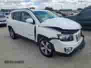 2017 Jeep Compass High Altitude с VIN 1C4NJCEB4HD186354, выставлен на аукционе Copart как лот 82139935 с пробегом 120 800 миль миль и Списание • Salvage title. История ставок и продаж доступна на DreamBid. Изображение 4.