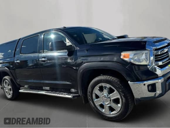 2017 Toyota Tundra Platinum с VIN 5TFGW5F10HX216928, выставлен на аукционе Copart как лот 90529555 с пробегом 180 278 миль миль и Чистый • Clean title. История ставок и продаж доступна на DreamBid. Изображение 1.