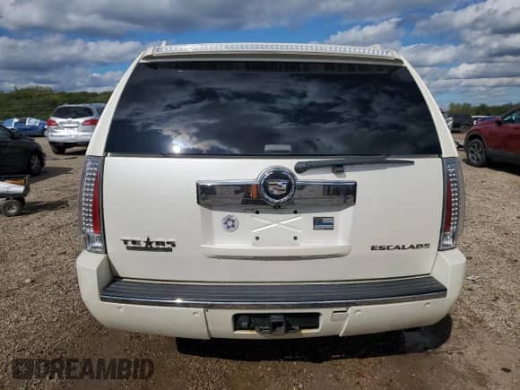 2008 Cadillac Escalade с VIN 1GYFK638X8R162583, выставлен на аукционе Copart как лот 85720685 с пробегом 128 583 миль миль и Списание • Salvage title. История ставок и продаж доступна на DreamBid. Изображение 6.