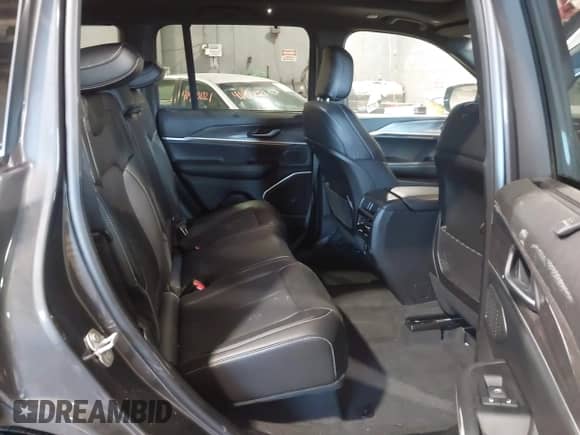 2024 Jeep Grand Cherokee z VIN 1C4RJYB60R8529449, wystawiony jako IAAI lot #41432407 z przebiegiem 5 188 mil mil oraz . Historia ofert i sprzedaży dostępna na DreamBid. Obrazek 8.