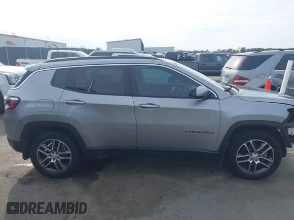 2020 Jeep Compass Latitude z VIN 3C4NJCBB3LT257860, wystawiony jako IAAI lot #41601408 z przebiegiem 72 364 mil mil oraz . Historia ofert i sprzedaży dostępna na DreamBid. Obrazek 14.