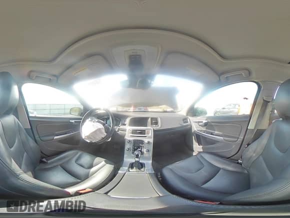 2018 Volvo S60 Inscription z VIN LYV402TK8JB168564, wystawiony jako Copart lot #54493755 z przebiegiem 84 408 mil mil oraz Szkoda całkowita • Salvage title. Historia ofert i sprzedaży dostępna na DreamBid. Obrazek 14.