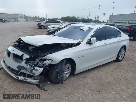 2013 BMW 5 Series 528i с VIN WBAXG5C54DDY32869, выставлен на аукционе IAAI как лот 42971074 с пробегом 135 856 миль миль и . История ставок и продаж доступна на DreamBid. Изображение 2.