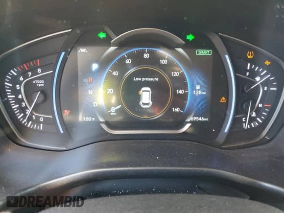 2019 Hyundai Santa Fe SEL Plus с VIN 5NMS33AD8KH065278, выставлен на аукционе Copart как лот 71694745 с пробегом 69 546 миль миль и Списание • Salvage title. История ставок и продаж доступна на DreamBid. Изображение 9.