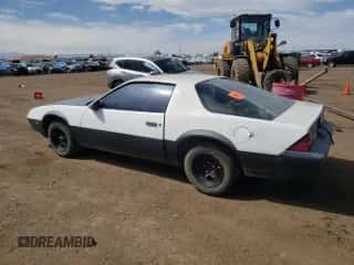 1985 Chevrolet Camaro с VIN 1G1FP87S5FL473890, выставлен на аукционе Copart как лот 53284024 с пробегом 39 575 миль миль и Списание • Salvage title. История ставок и продаж доступна на DreamBid. Изображение 2.