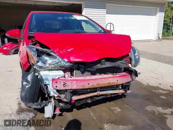 2015 Toyota Prius One z VIN JTDKDTB31F1582909, wystawiony jako IAAI lot #43178125 z przebiegiem 99 824 mil mil oraz . Historia ofert i sprzedaży dostępna na DreamBid. Obrazek 6.