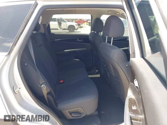 2019 Kia Sorento LX с VIN 5XYPG4A5XKG595139, выставлен на аукционе IAAI как лот 42789488 с пробегом 163 541 миль миль и . История ставок и продаж доступна на DreamBid. Изображение 8.