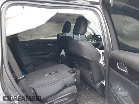 2023 Jeep Grand Cherokee Laredo z VIN 1C4RJJAG8P8714590, wystawiony jako IAAI lot #43094713 z przebiegiem 65 034 mil mil oraz . Historia ofert i sprzedaży dostępna na DreamBid. Obrazek 8.