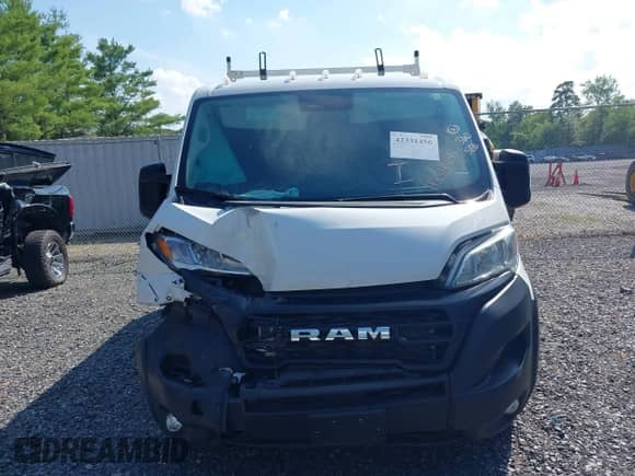 2023 Ram ProMaster Cargo z VIN 3C6LRVVG7PE559138, wystawiony jako IAAI lot #42331456 z przebiegiem 55 786 mil mil oraz . Historia ofert i sprzedaży dostępna na DreamBid. Obrazek 12.