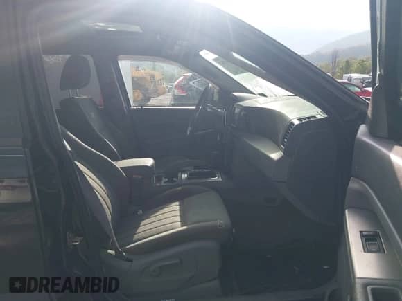 2006 Jeep Grand Cherokee Laredo z VIN 1J4GR48K46C264647, wystawiony jako IAAI lot #43307367 z przebiegiem 175 786 mil mil oraz . Historia ofert i sprzedaży dostępna na DreamBid. Obrazek 5.