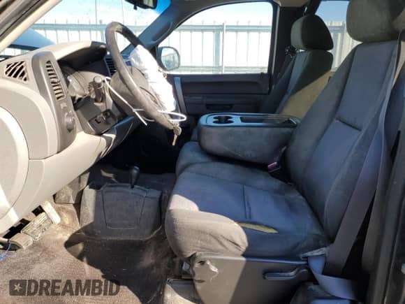 2011 GMC Sierra 1500 SL z VIN 1GTR2UEAXBZ138993, wystawiony jako Copart lot #89028035 z przebiegiem 150 836 mil mil oraz Szkoda całkowita • Salvage title. Historia ofert i sprzedaży dostępna na DreamBid. Obrazek 7.