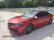 2023 Toyota Camry SE z VIN 4T1G11AK7PU120197, wystawiony jako Copart lot #69823055 z przebiegiem 55 573 mil mil oraz Szkoda całkowita • Salvage title. Historia ofert i sprzedaży dostępna na DreamBid. Obrazek 1.