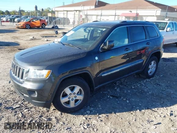 2011 Jeep Grand Cherokee Laredo z VIN 1J4RR4GG7BC530081, wystawiony jako IAAI lot #43404273 z przebiegiem 159 811 mil mil oraz . Historia ofert i sprzedaży dostępna na DreamBid. Obrazek 2.