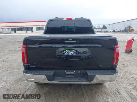 2024 Ford F-150 Lariat z VIN 1FTFW5L52RFA75628, wystawiony jako IAAI lot #43393183 z przebiegiem 15 578 mil mil oraz . Historia ofert i sprzedaży dostępna na DreamBid. Obrazek 16.