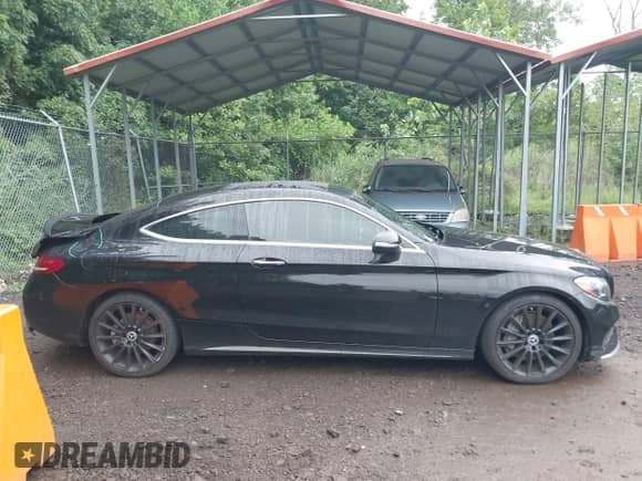 2017 Mercedes-Benz C 300 z VIN WDDWJ4JB7HF518667, wystawiony jako IAAI lot #42856481 z przebiegiem 89 688 mil mil oraz . Historia ofert i sprzedaży dostępna na DreamBid. Obrazek 13.