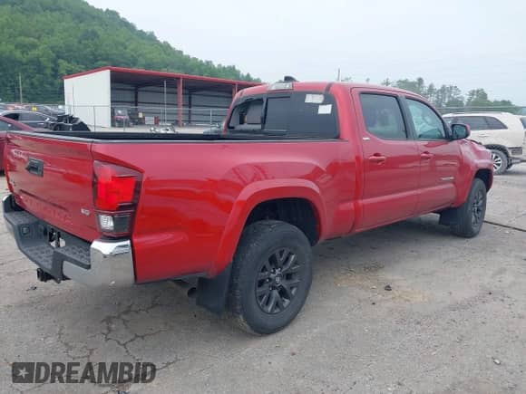 2021 Toyota Tacoma SR5 z VIN 3TYDZ5BN1MT002232, wystawiony jako IAAI lot #42374170 z przebiegiem 16 465 mil mil oraz . Historia ofert i sprzedaży dostępna na DreamBid. Obrazek 4.