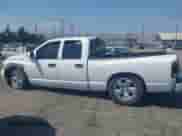 2005 Dodge 1500 SLT z VIN 1D7HA18D05S141178, wystawiony jako IAAI lot #42976269 z przebiegiem 242 032 mil mil oraz . Historia ofert i sprzedaży dostępna na DreamBid. Obrazek 15.
