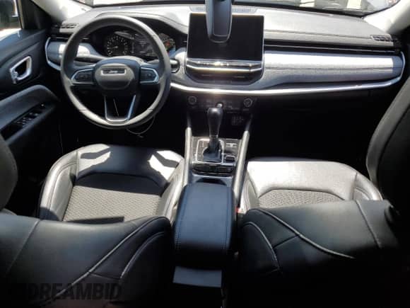 2022 Jeep Compass Latitude с VIN 3C4NJDBB4NT211804, выставлен на аукционе Copart как лот 66072475 с пробегом 29 266 миль миль и Списание • Salvage title. История ставок и продаж доступна на DreamBid. Изображение 8.