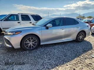 2023 Toyota Camry SE с VIN 4T1G11AK8PU157582, выставлен на аукционе Copart как лот 84921395 с пробегом 40 591 миль миль и Списание • Salvage title. История ставок и продаж доступна на DreamBid. Изображение 1.