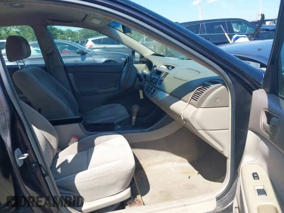 2002 Toyota Camry XLE with VIN 4T1BF32K22U503284, listed as a IAAI auction lot 42563001 with 138,316 mi miles and . Bid and sale history available at DreamBid. Image 5.
