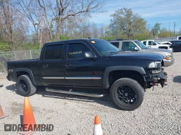 2005 GMC Sierra 1500 SLE with VIN 2GTEK13T451232141, listed as a IAAI auction lot 42083139 with 218,162 mi miles and . Bid and sale history available at DreamBid. Image 14.