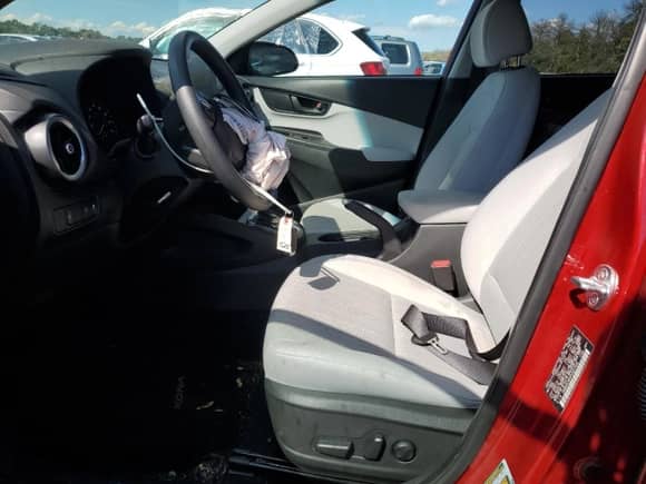 2023 Hyundai Kona SEL с VIN KM8K6CAB3PU007936, выставлен на аукционе Copart как лот 84249995 с пробегом 8 101 миль миль и Списание • Salvage title. История ставок и продаж доступна на DreamBid. Изображение 7.