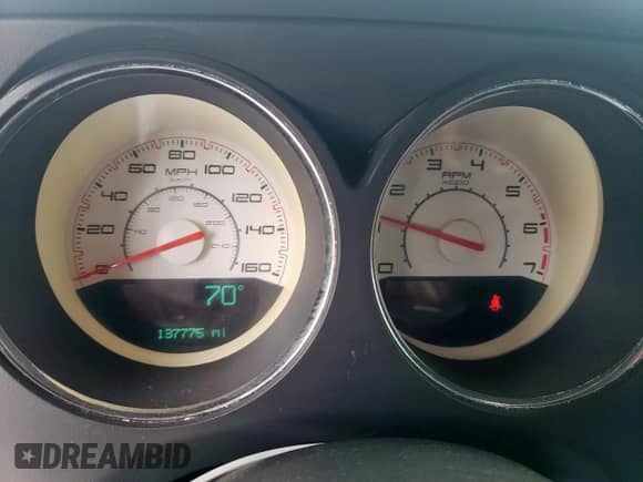2014 Dodge Challenger R/T Plus z VIN 2C3CDYBT8EH176776, wystawiony jako Copart lot #59819495 z przebiegiem 137 775 mil mil oraz Czysty tytuł • Clean title. Historia ofert i sprzedaży dostępna na DreamBid. Obrazek 9.
