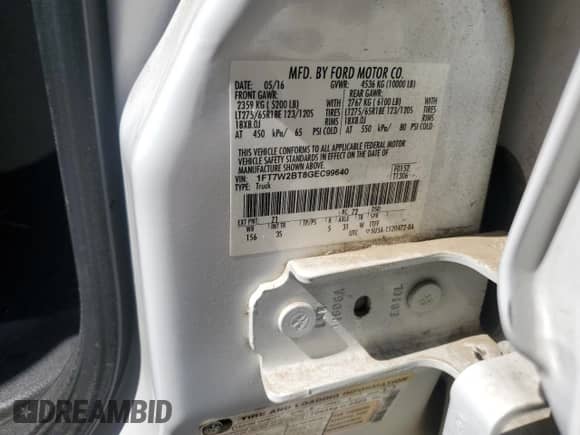 2016 Ford F-250 Lariat z VIN 1FT7W2BT8GEC99640, wystawiony jako Copart lot #84872225 z przebiegiem 162 061 mil mil oraz Szkoda całkowita • Salvage title. Historia ofert i sprzedaży dostępna na DreamBid. Obrazek 12.