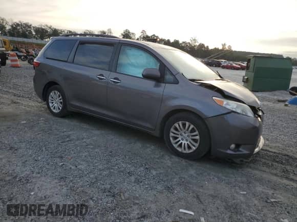 2016 Toyota Sienna XLE z VIN 5TDYK3DC6GS705573, wystawiony jako Copart lot #81492355 z przebiegiem 178 666 mil mil oraz Szkoda całkowita • Salvage title. Historia ofert i sprzedaży dostępna na DreamBid. Obrazek 4.