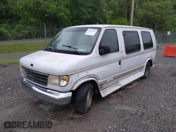 1994 Ford Econoline Cargo с VIN 1FDEE14N3RHA79838, выставлен на аукционе IAAI как лот 42207281 с пробегом Не указан миль и . История ставок и продаж доступна на DreamBid. Изображение 2.